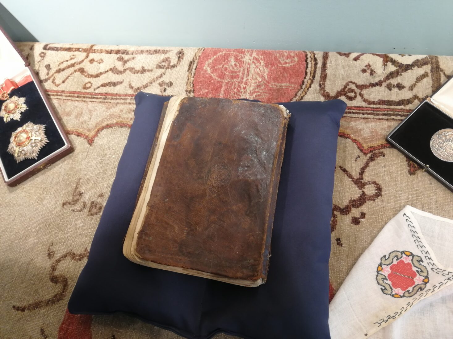 Should Yunus Emre’s 700-year-old 'Divan' be seized? Dispute over sale escalates in Türkiye 5 Should Yunus Emre’s 700-year-old 'Divan' be seized? Dispute over sale escalates in Türkiye