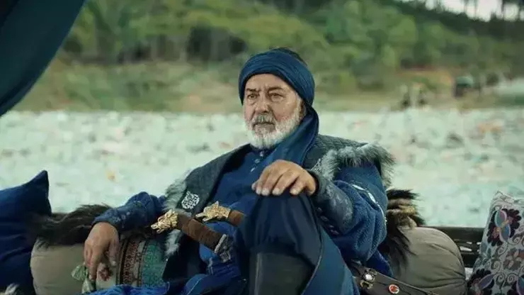 Ali Sürmeli as Karesi Bey in Kuruluş Osman, embodying the role of a fierce 14th-century Anatolian leader.