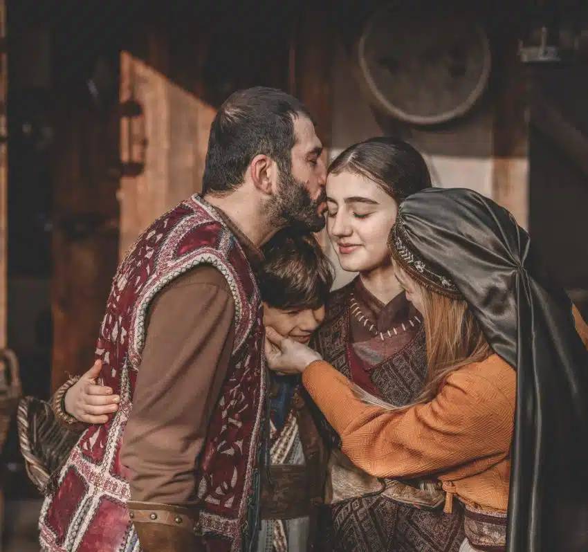 Ufuk Bayraktar ve kızı Deray Bayraktar Mehmed: Fetihler Sultanı dizisinde! Mihailoğlu Battal Bey kimdir? 5 ufuk bayraktar2