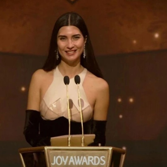 Joy Awards 2025 sees dazzling appearances by Turkish stars 6 Joy Awards