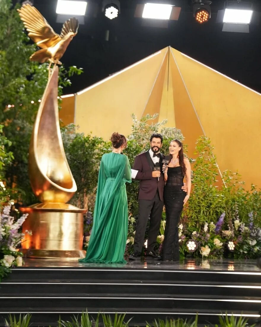 Joy Awards 2025 sees dazzling appearances by Turkish stars 5 Joy Awards 2025 sees dazzling appearances by Turkish stars